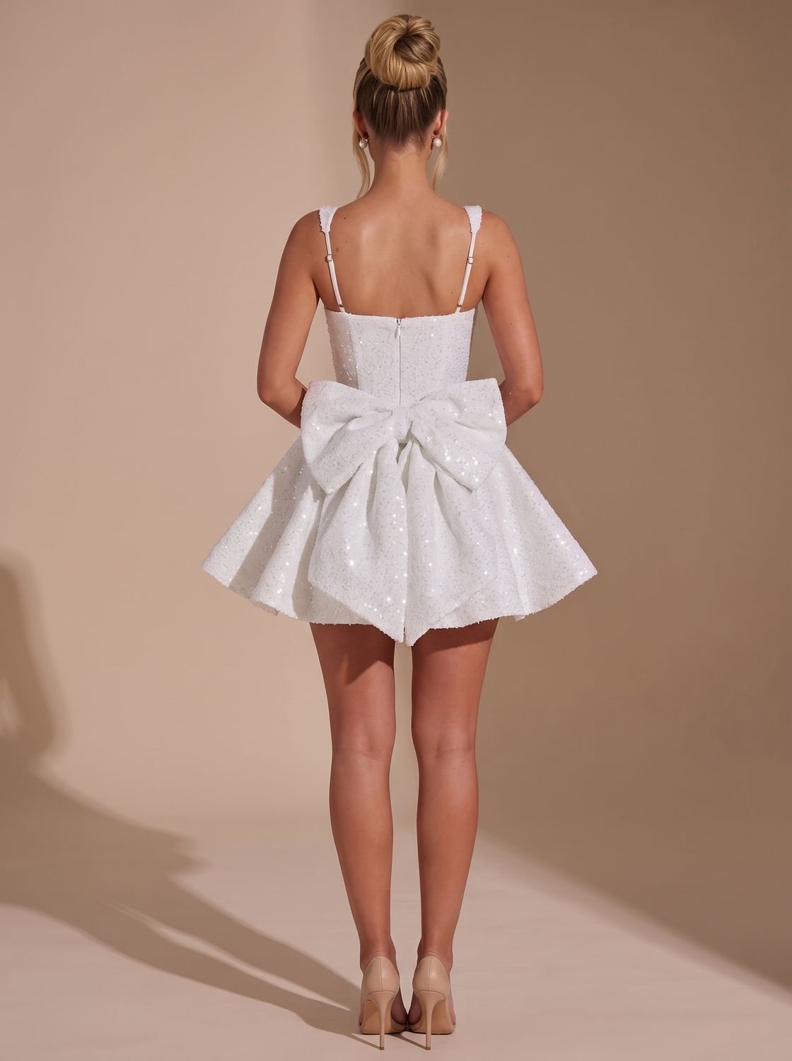 Vestido de fiesta femenino con corte mini y lazo lateral