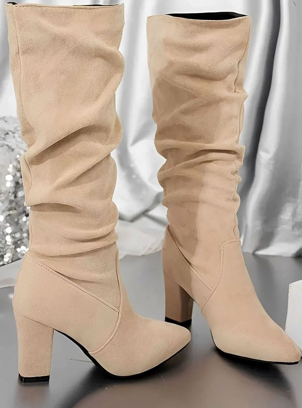 Botas altas color burdeos con textura de ante y caña arrugada