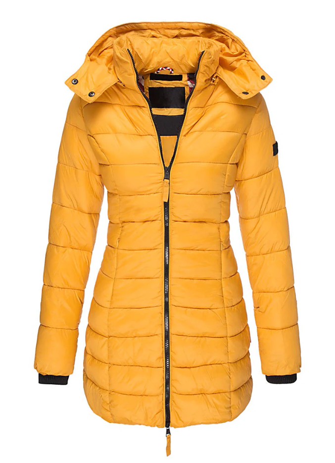 Detalle de la capucha del abrigo acolchado de invierno para mujer