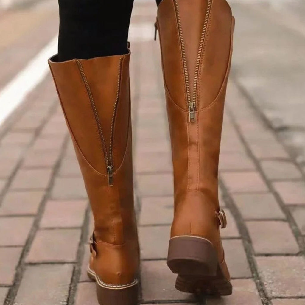 Par de botas altas de piel en distintos tonos marrones y negro