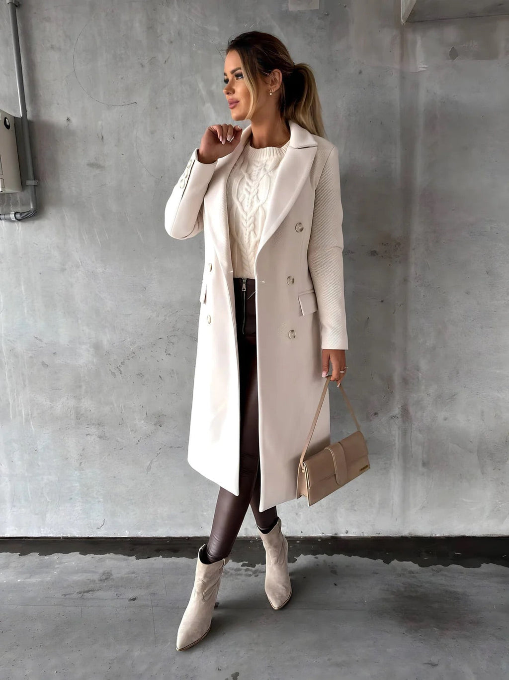 Abrigo Aitana de mujer para otoño e invierno en color negro