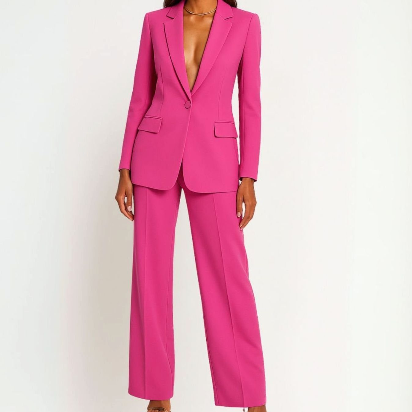Espalda del conjunto blazer y pantalón ancho mostrando el corte sastre
