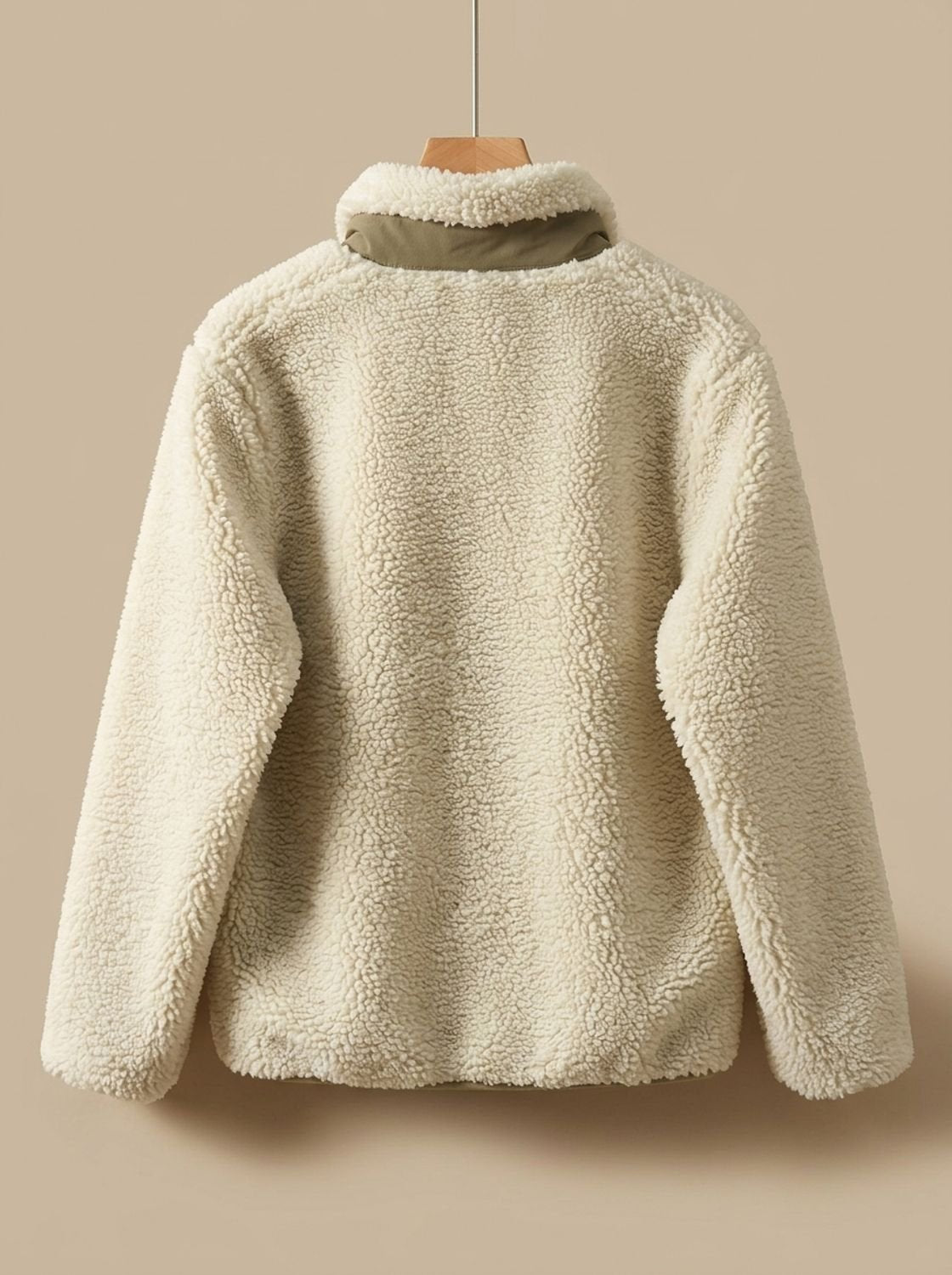 Textura suave y mullida del tejido sherpa de la chaqueta