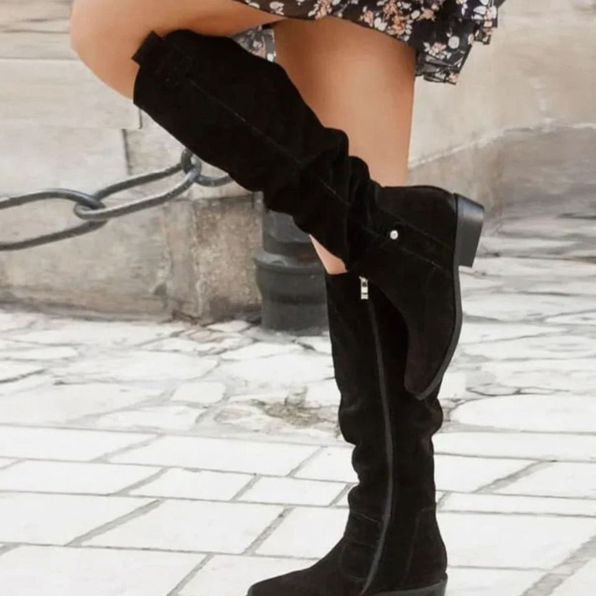Vista frontal completa de las botas altas de ante SUNDREN