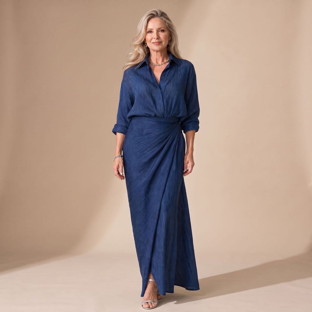 Mangas largas enrollables del vestido elegante azul marino