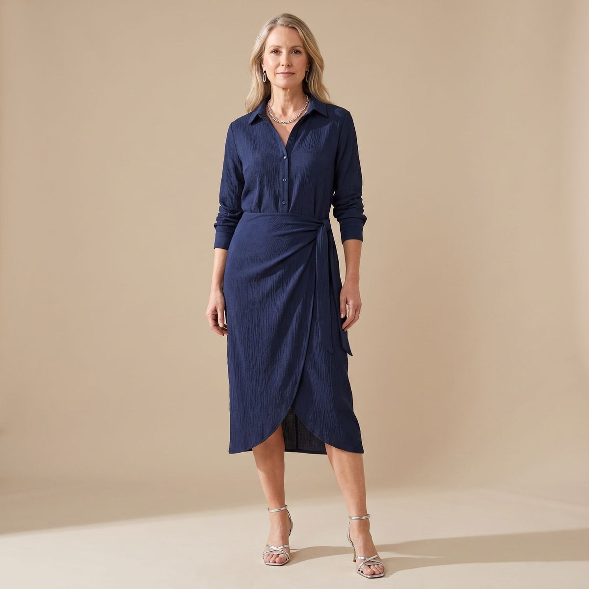 Vestido largo azul marino ideal para bodas y eventos formales