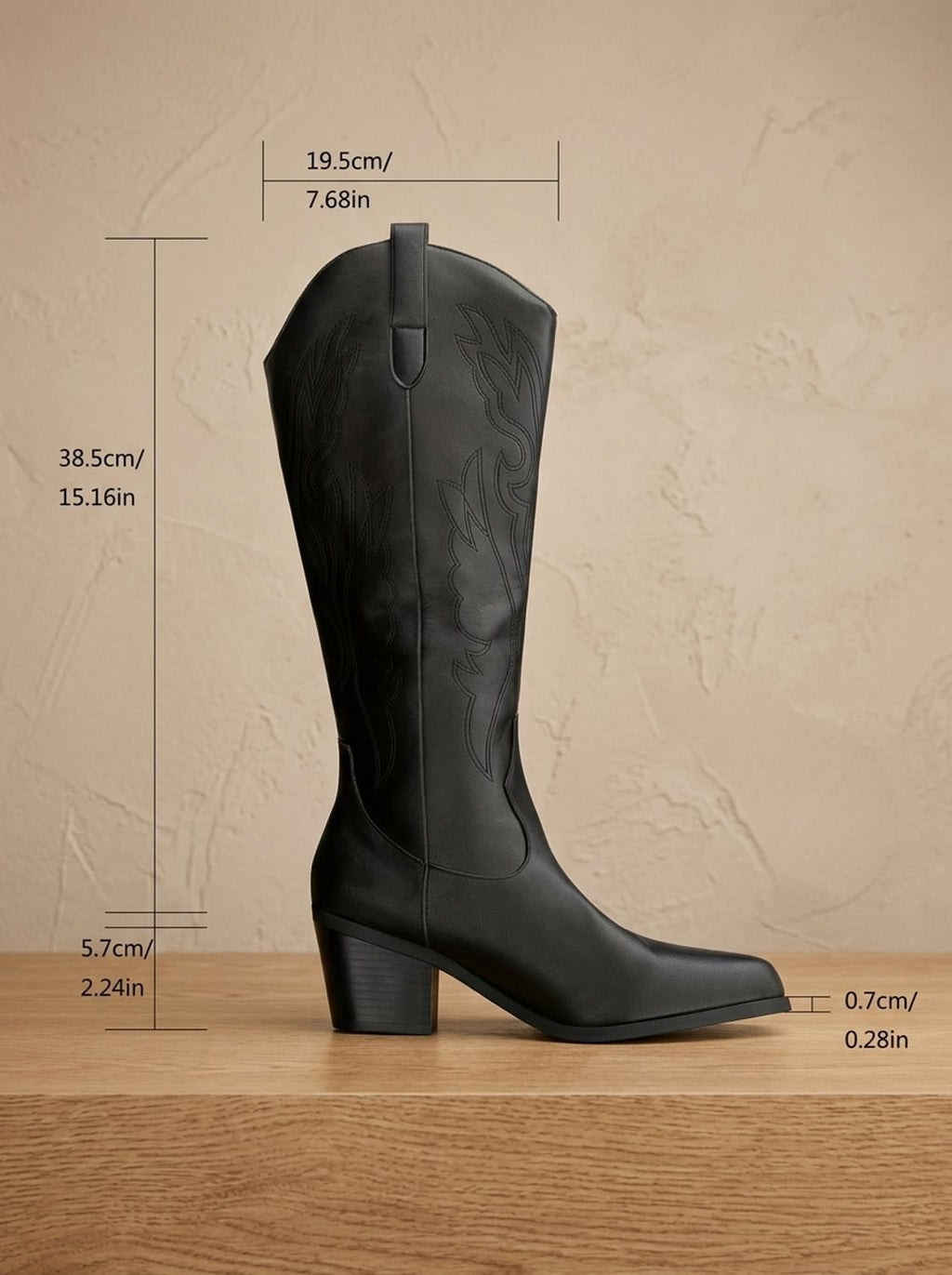 Detalle de la puntera y costuras de las botas western TAVIERA