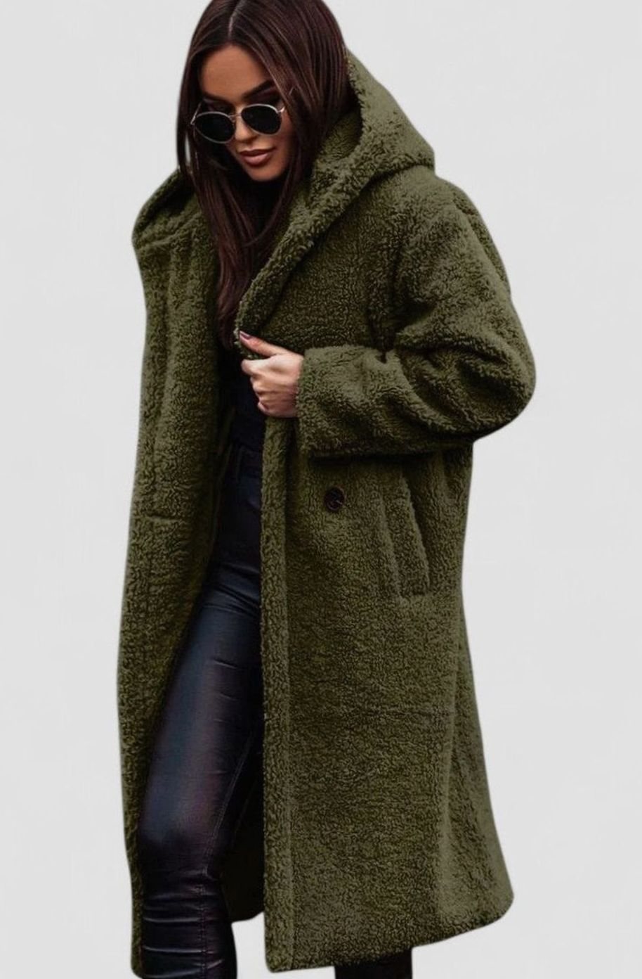 Detalle de la textura mullida del pelo sintético del abrigo