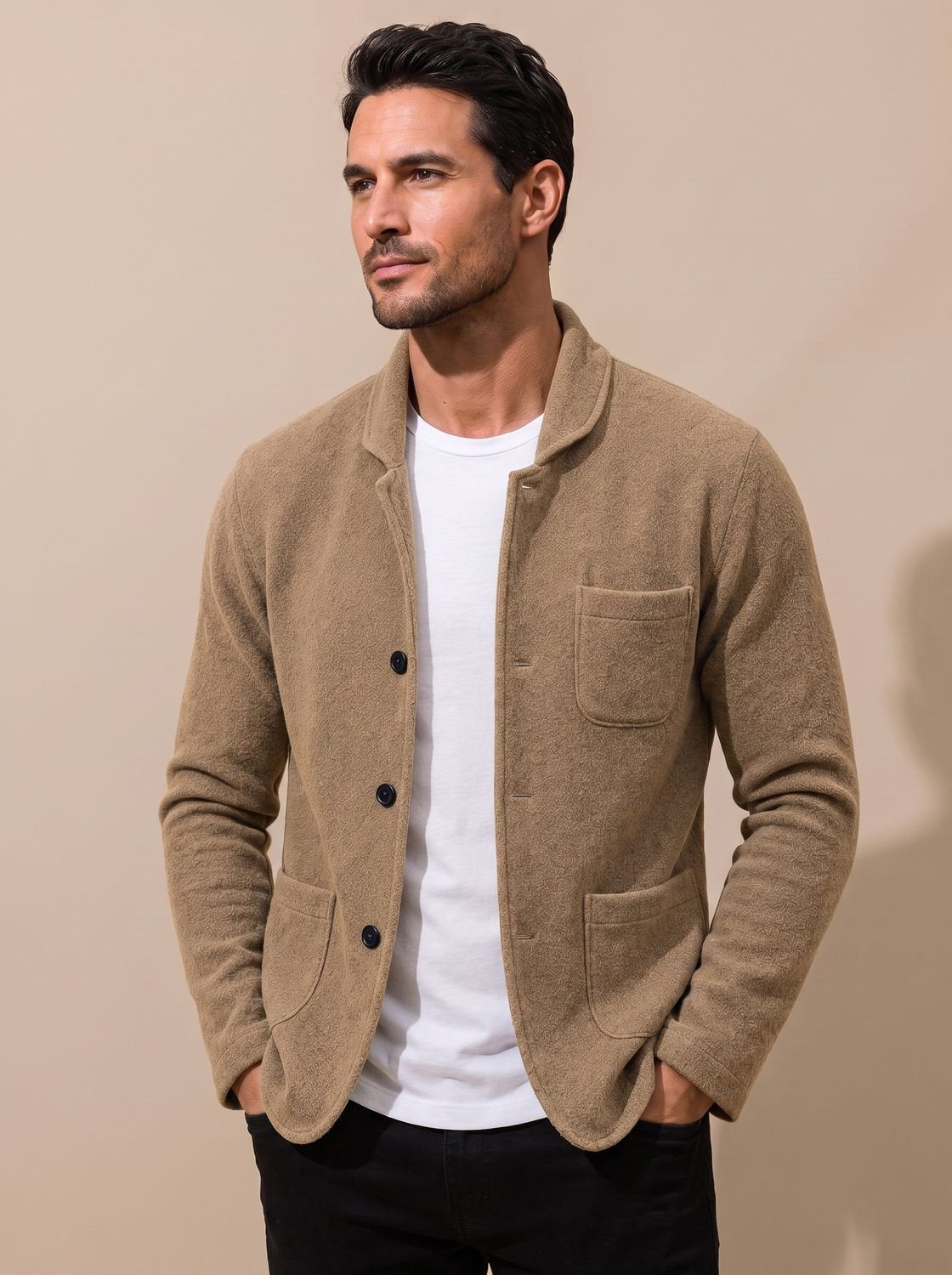 Cárdigan de punto entallado combinado con camisa para look smart casual