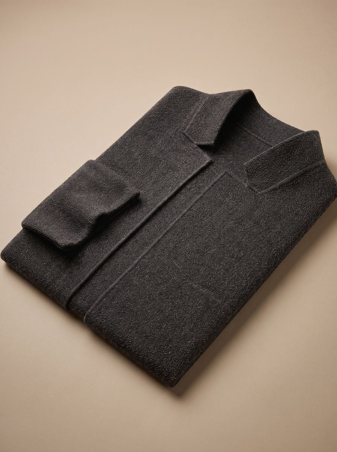 Cárdigan de punto slim fit combinado con camiseta blanca básica