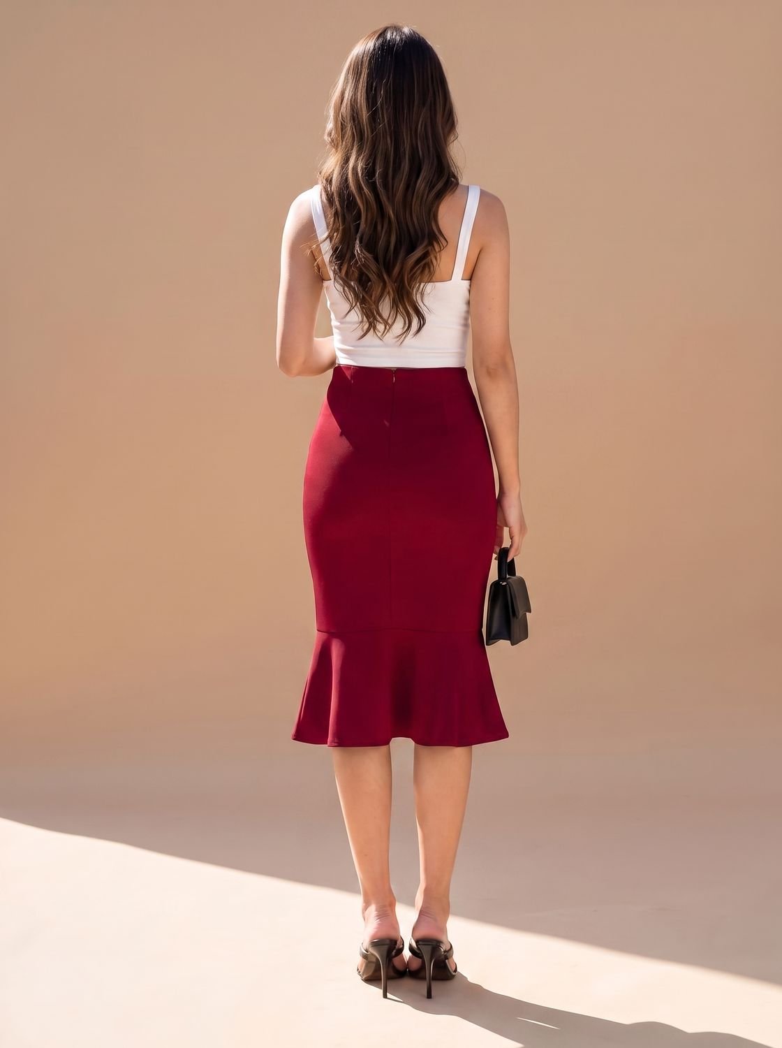 Falda tubo Aurelia combinada con blusa para look de oficina