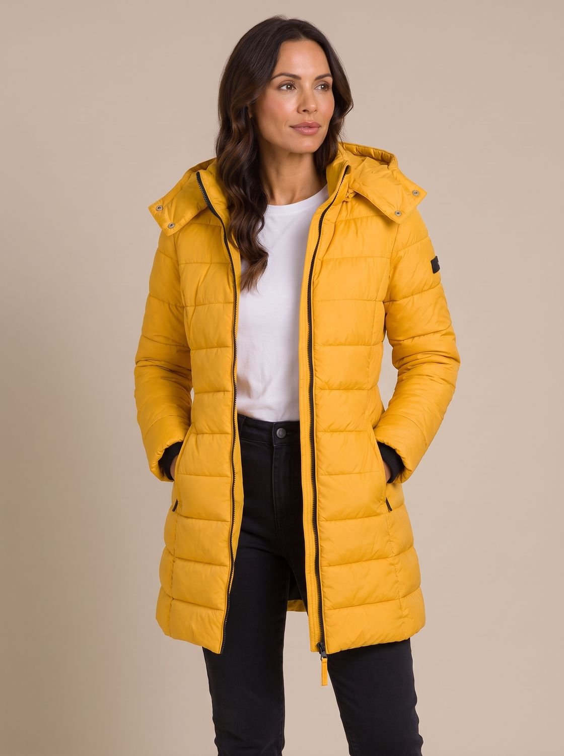 Bolsillo lateral con cremallera del plumífero largo para mujer