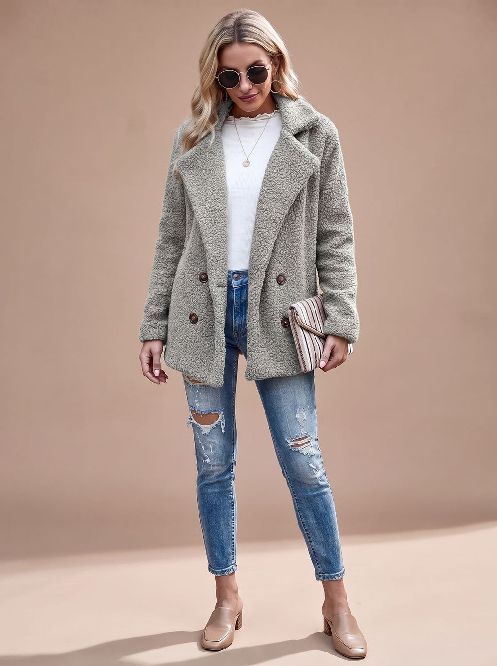 Chaqueta teddy oversize combinada con jersey para look de invierno