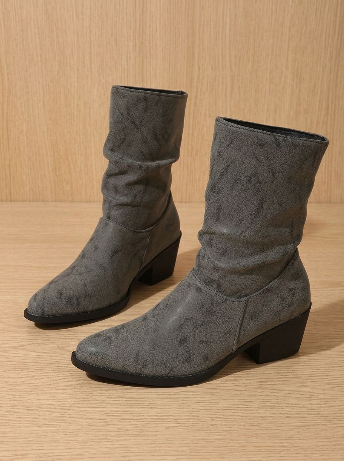 Botines VENISSA de mujer en polipiel, ideales para looks de oficina y noche