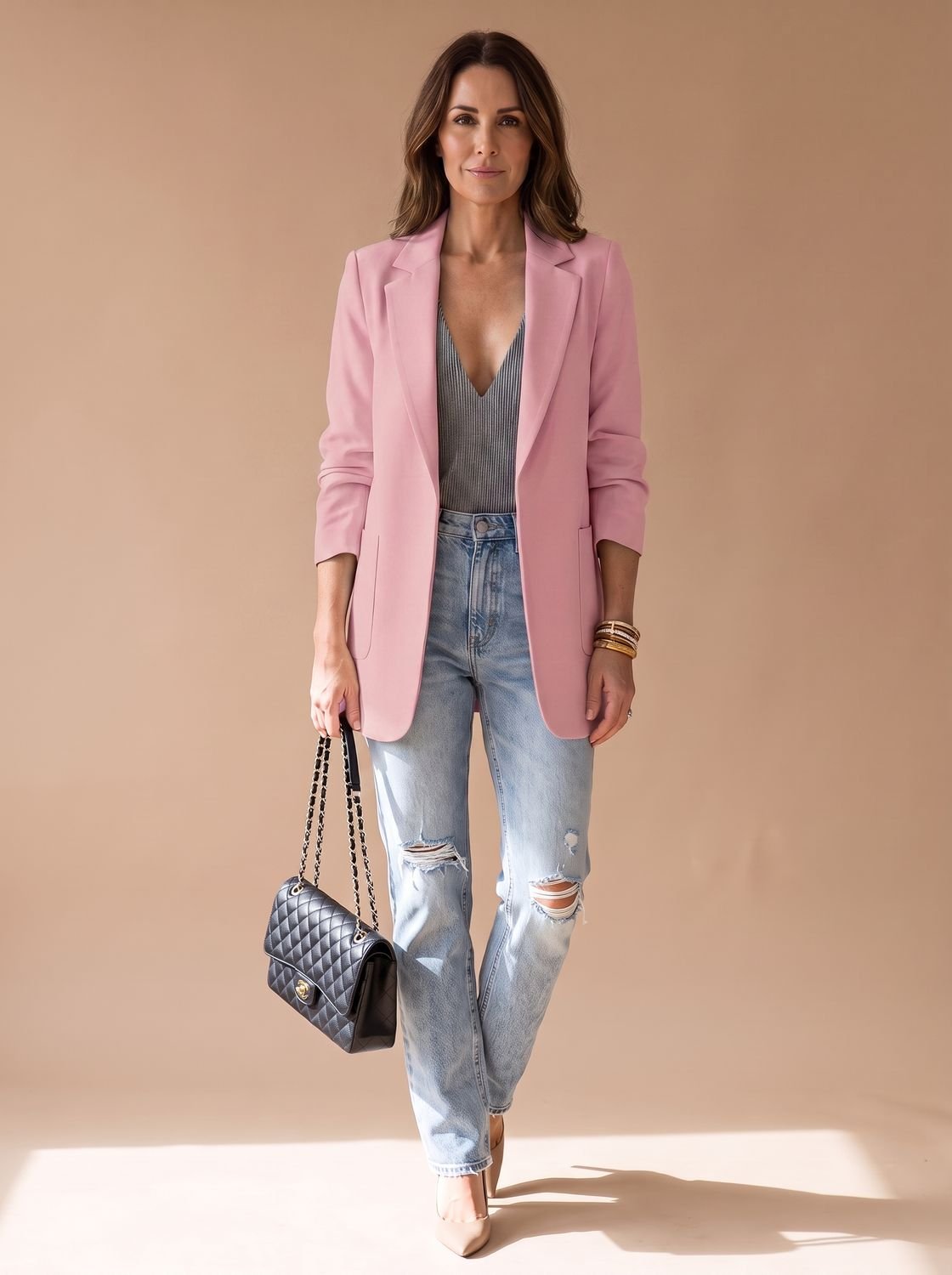 Blazer midi de mujer combinado con pantalón de vestido para look de oficina