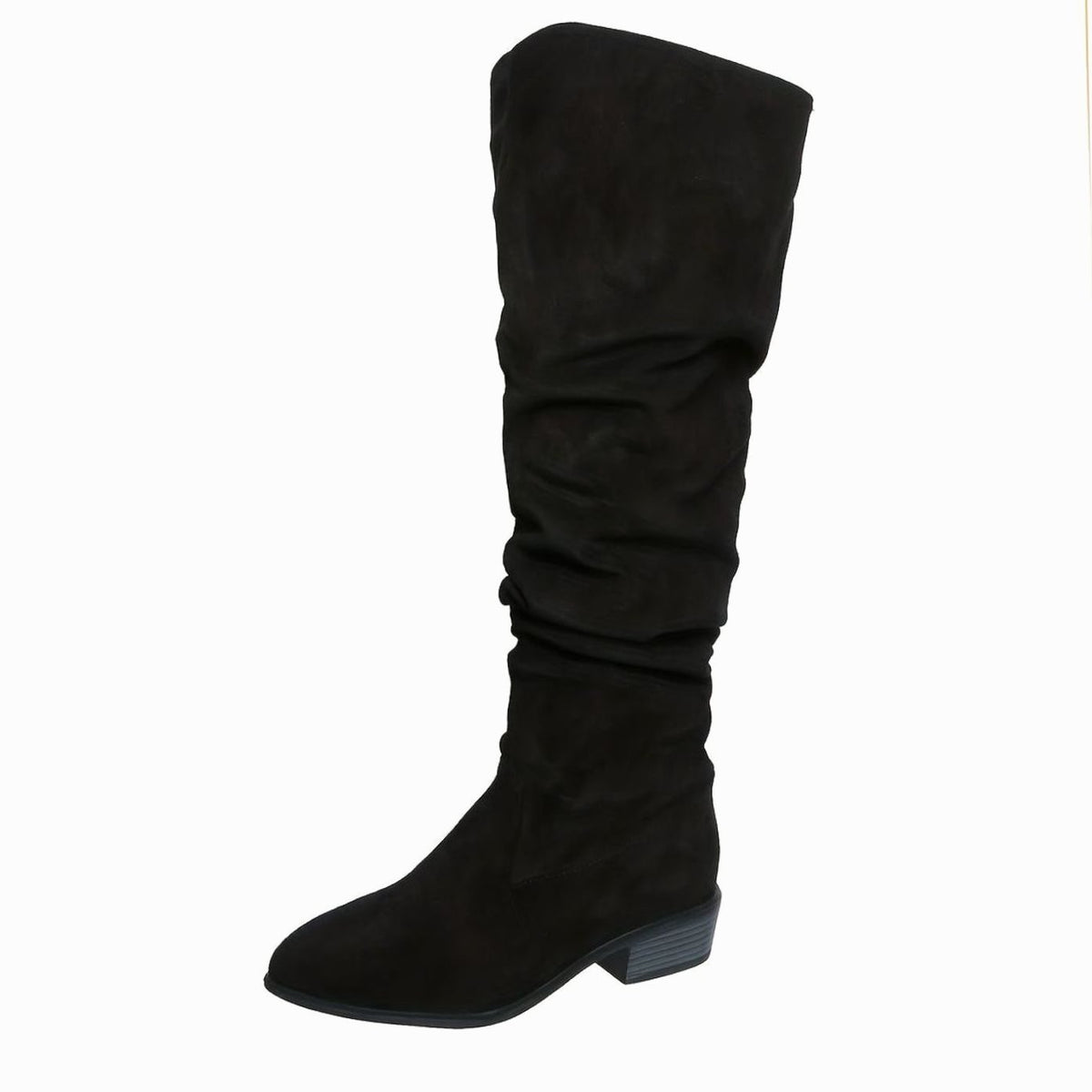 Botas mosqueteras en tono kaki combinadas con falda mini y jersey