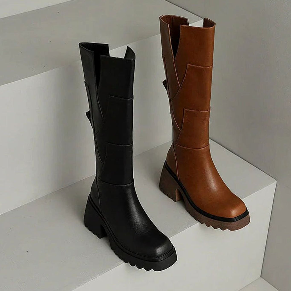 Botas altas YALIRA en color marrón, vista lateral completa